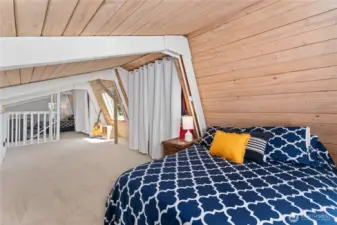 Loft with 2 Full Beds