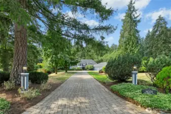 Welcome to the most desirable street on English Hill!