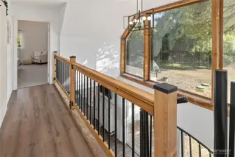Upper landing leading to the bedrooms.
