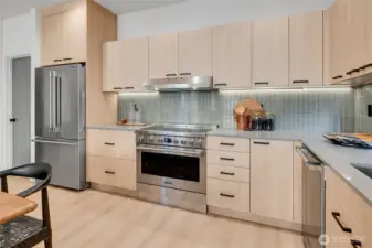 Bright, modern kitchen w/soft-close cabinets, luxury appliances & clean, minimalist design.