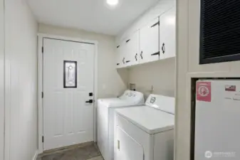 dedicated laundry room- washer/dryer included