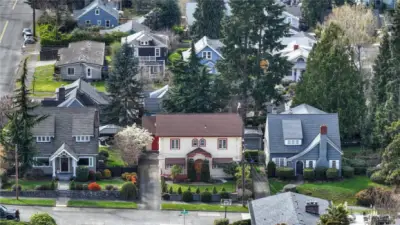 Located in a neighborhood where pride of ownership is evident.  Wonderful houses surround this sweet home.