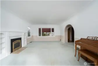 Looking back to the entry way.