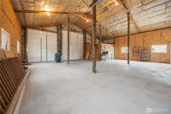 Huge garage/shop with doors on both sides