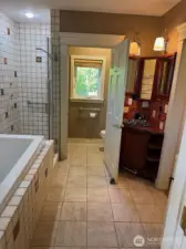 main floor  suite 4 piece  bathroom