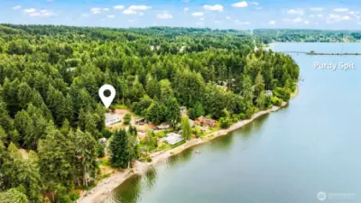 Located near Henderson Bay for kayaking, boating, and paddleboarding