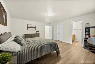 sprawling primary bdrm