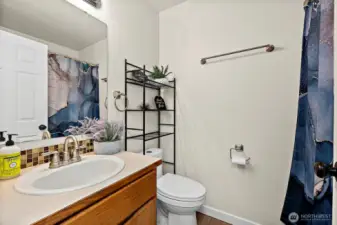 sprawling primary bdrm