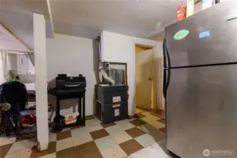 Non-conforming lower unit.