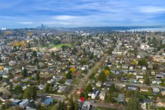 Minutes to Downtown, Lake Washington, Seward Park, and Columbia City. Quick light rail connections plus easy I-5 & I-90 access, all in a quiet neighborhood vibe.