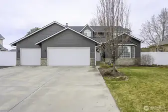Welcome to 9488 Naples St Moses Lake!
