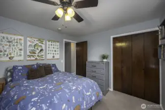 Great sized rooms with standard double door closets