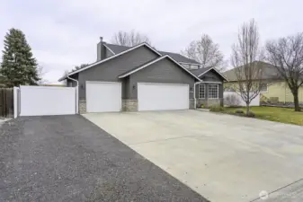 3 car garage + gravel slab means you never have to worry about running out of parking space!