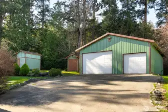 Big Garage / Pole Building with 1280 sq feet with separate garage doors