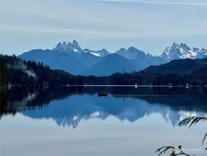 West facing view of North Cascades - Premier view on the lake!
