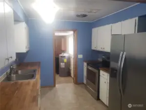 Kitchen is finished with new cabinets