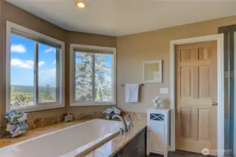 Relaxing soaking tub