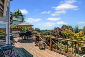 Relax, cook, dine or laugh with your guests