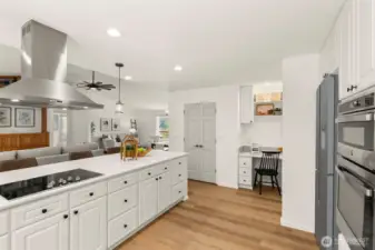 Refrigerator is virtually staged / photoshopped.