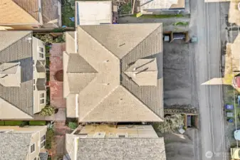 Aerial view showing the good condition of the roof