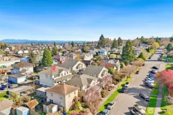 Aerial view highlighting surrounding homes and locationAerial view highlighting surrounding homes and location