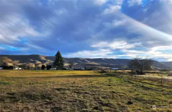 Panaromic and picturesque views of Horse Heaven Hills