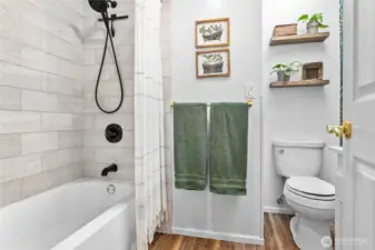 Tiled tub/shower in 2nd bath.