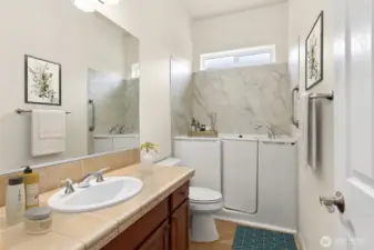 Secondary bath with luxury soaking tub