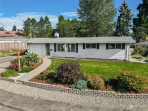 Immaculate 3-bed, 1-bath Renton Highlands rambler.