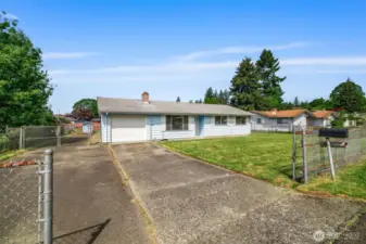 Fully fenced large lot