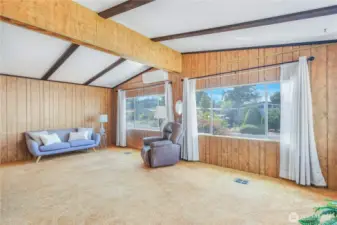 Large living room with vaulted ceilings