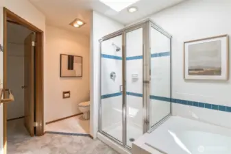 5 piece Primary Bathroom with Walk-in Closet!
