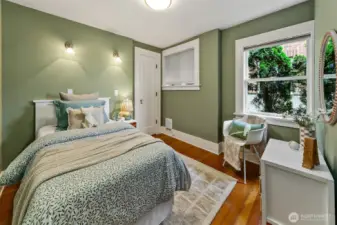 3/3 middle level bedrooms.