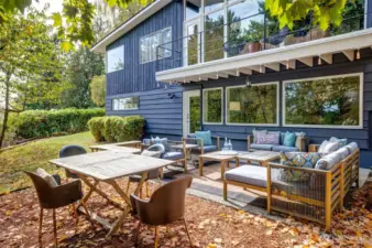 Backyad patio.