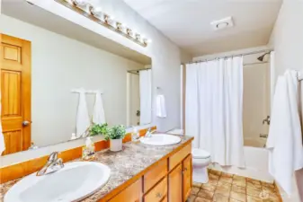 Upper level full bath w/double vanities & tub/shower combo.