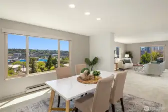 Dining room and living room with amazing 270° view