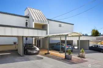 Old charm with 3 parking spots