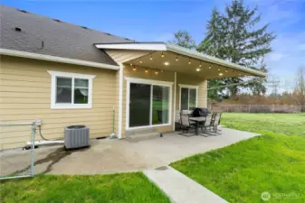 Outdoor patio and oh look! It's a heat pump and AC unit to keep the temperature in the house just right.