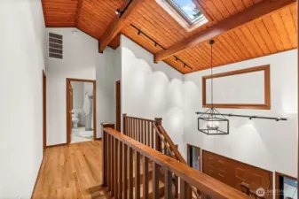 A masterclass in vertical space. The skyward views and soaring beams ensure that the ascent upstairs feels light, airy, and expansive.