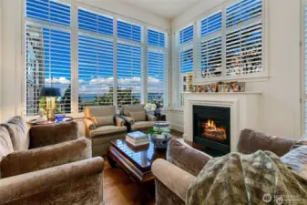 Wow -10ft ceiling, floor to ceiling windows take in the puget sound and blue skies