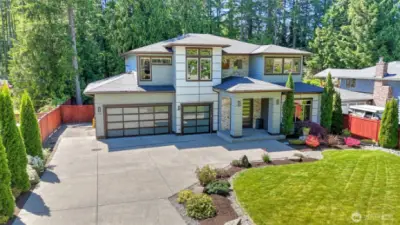 Large Driveway with RV or boat Parking in back.