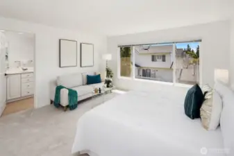 Primary Looking to  3/4 bath w/Dual Sinks and Walk-in Closet