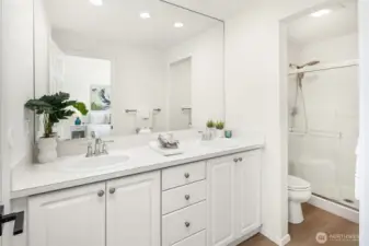 Primary Bath w/LVP Flooring