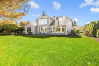 HUGE REAR YARD!!!