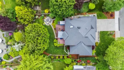 The foot print of this parcel is very private, fully fenced and has the feel of being in your very own park.