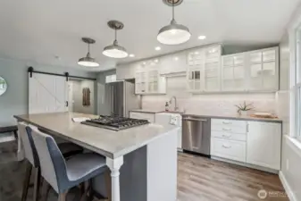 8’ kitchen island with gas cooktop