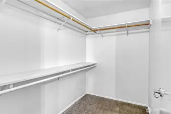 Main Bedroom Walk In Closet