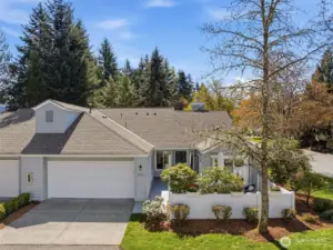 Rare, no one above or below, one shared wall, no stairs.  Enjoy!