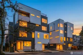 Find what makes Capitol Hill so special, here at Lincoln by Greencity