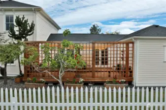 Second outdoor private entertaining deck